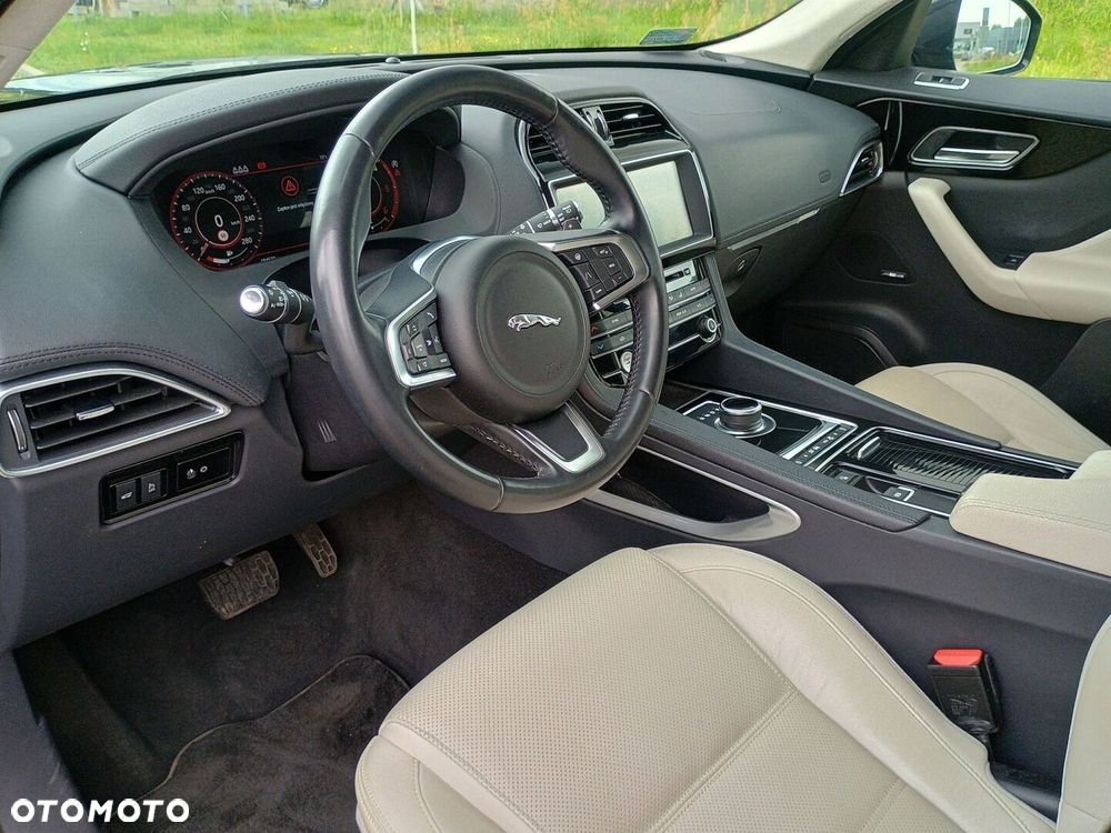 Jaguar F-Pace - 24
