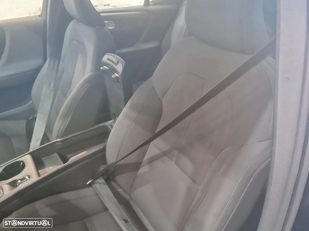 Volvo XC 40 1.5 T5 PHEV Momentum Plus - 8