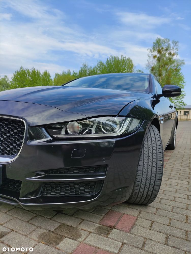 Jaguar XE 2.0 D Prestige - 1