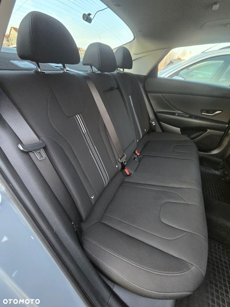 Hyundai Elantra 1.6 Executive CVT - 21