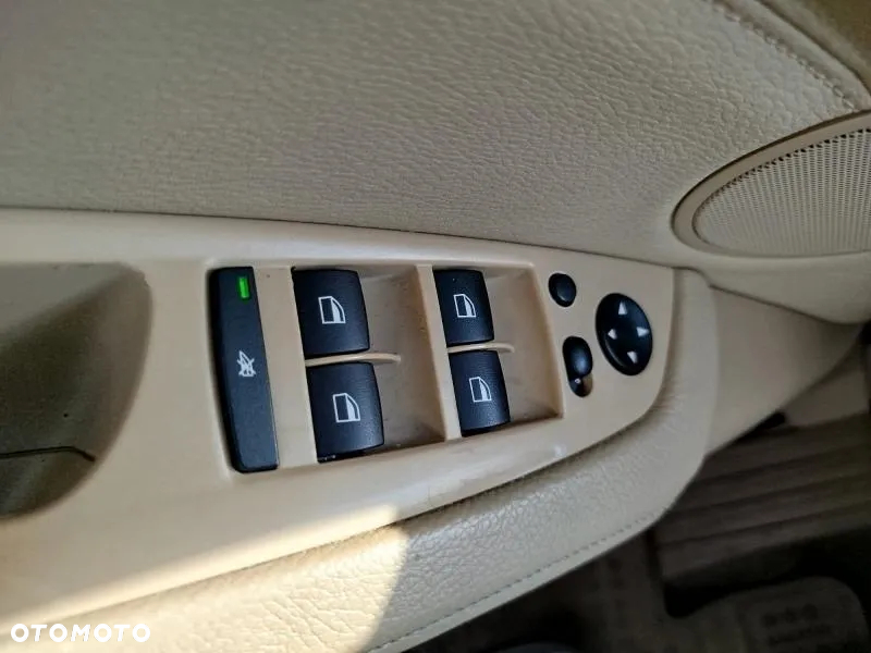 BMW X5 4.8i xDrive - 13