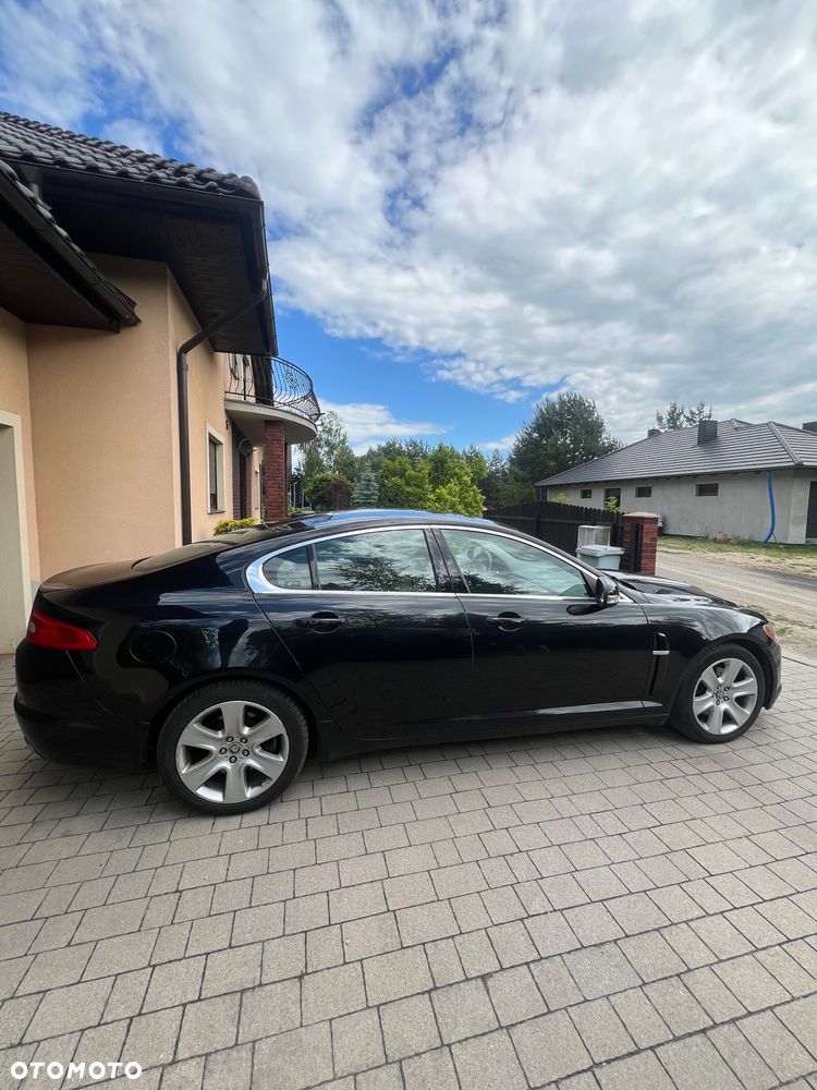 Jaguar XF 2.7 V6 D Premium Luxury - 4