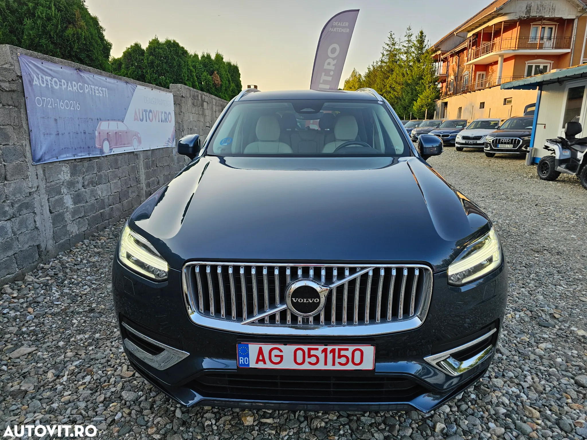 Volvo XC 90 T8 AWD Plug-in Hybrid Plus Dark - 14