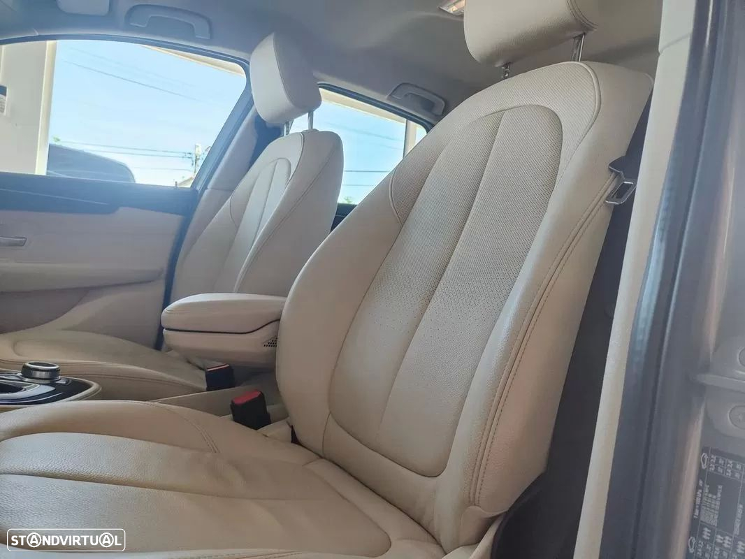 BMW 216 Active Tourer d Line Luxury Auto - 24