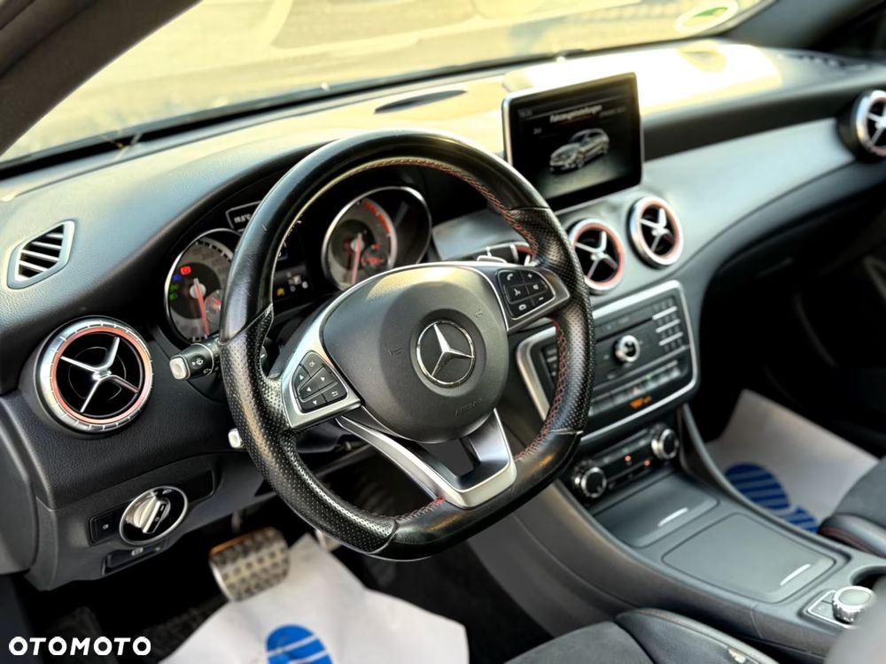 Mercedes-Benz CLA 200 7G-DCT AMG Line - 11