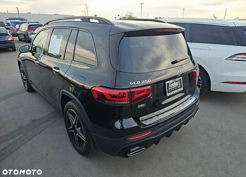 Mercedes-Benz GLB - 5