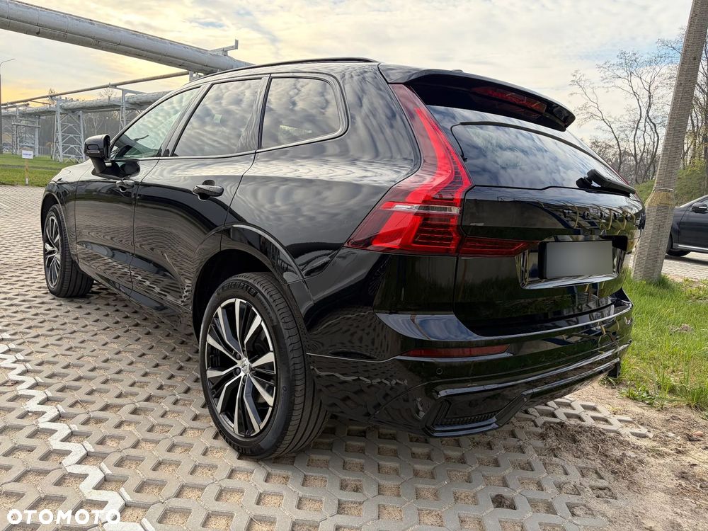 Volvo XC 60 B5 D AWD Plus Dark - 3