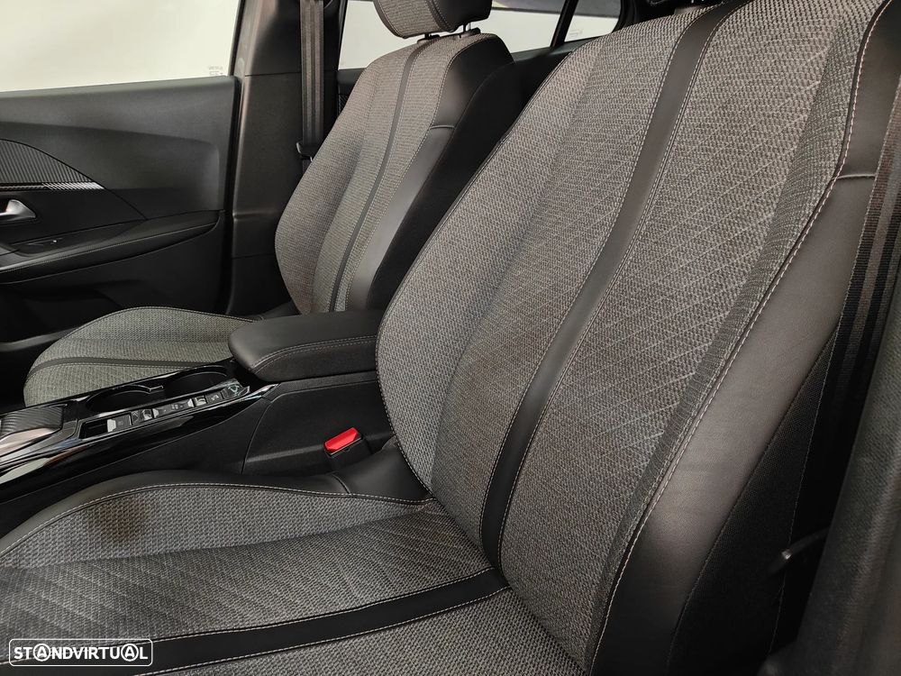 Peugeot 2008 1.2 PureTech Allure EAT8 - 40