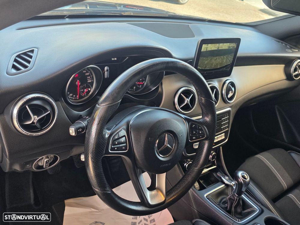 Mercedes-Benz CLA 180 d Shooting Brake Progressive - 35
