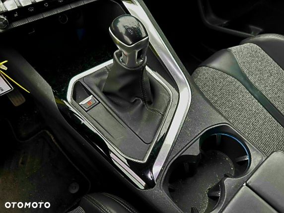 Peugeot 3008 PureTech 130 Stop & Start GPF Allure Business-Paket - 17