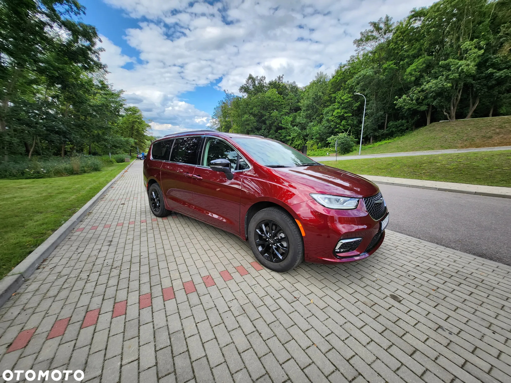 Chrysler Pacifica - 4