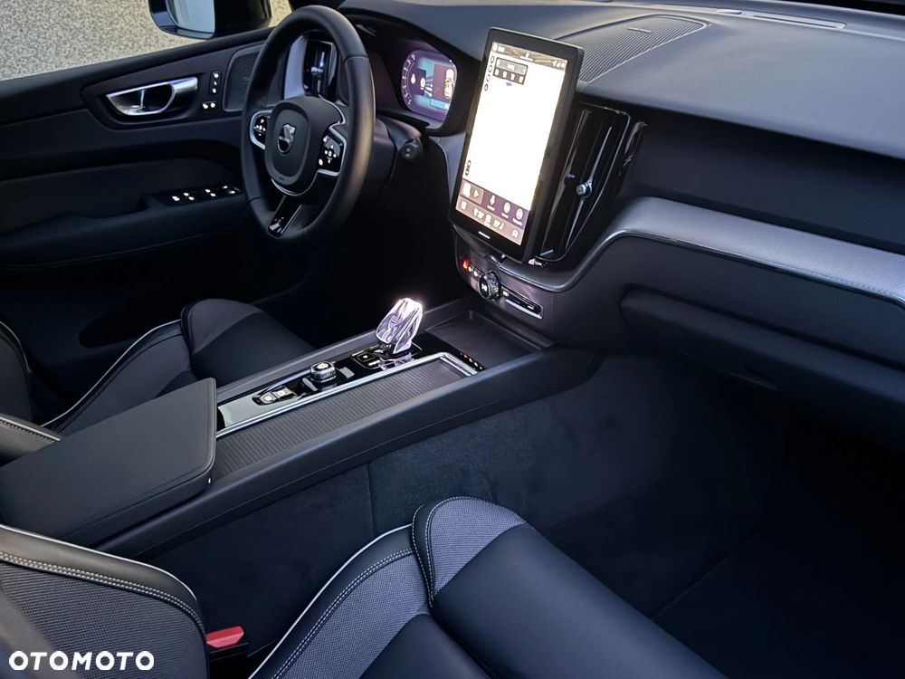 Volvo XC 60 B5 B AWD Geartronic RDesign - 26