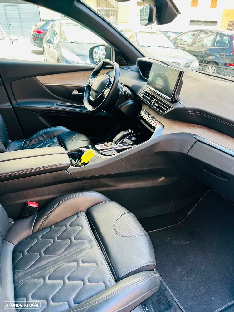 Peugeot 5008 BlueHDI 130 EAT8 GT — fotografia 6
