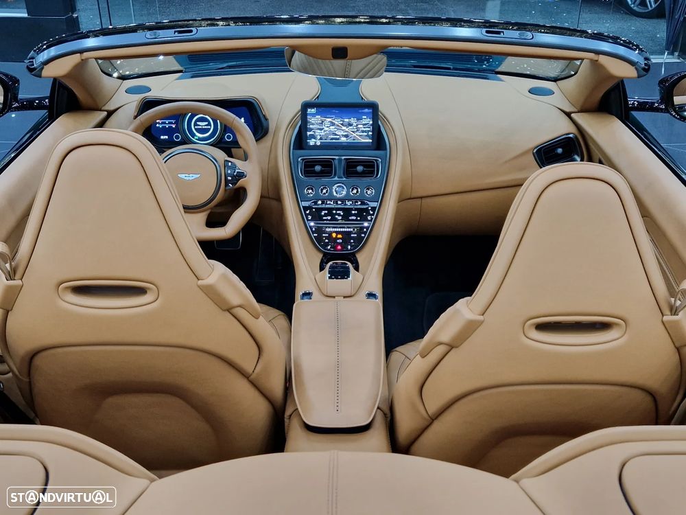 Aston Martin DB11 Volante V8 - 14