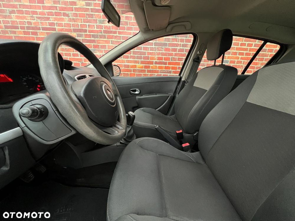 Renault Clio - 12