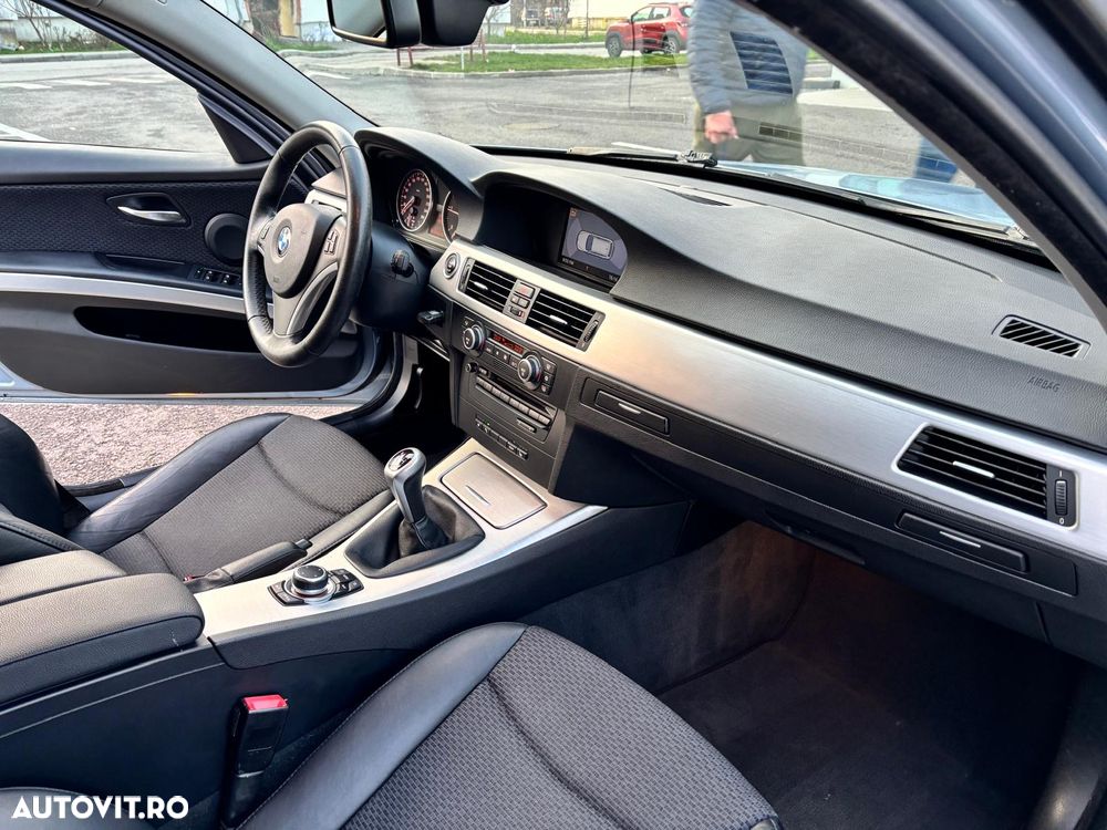 BMW Seria 3 320d DPF Touring - 22