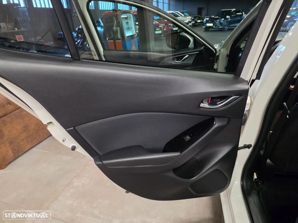 Mazda 3 Sedan 1.5 Sky-D Evolve HS Navi - 19