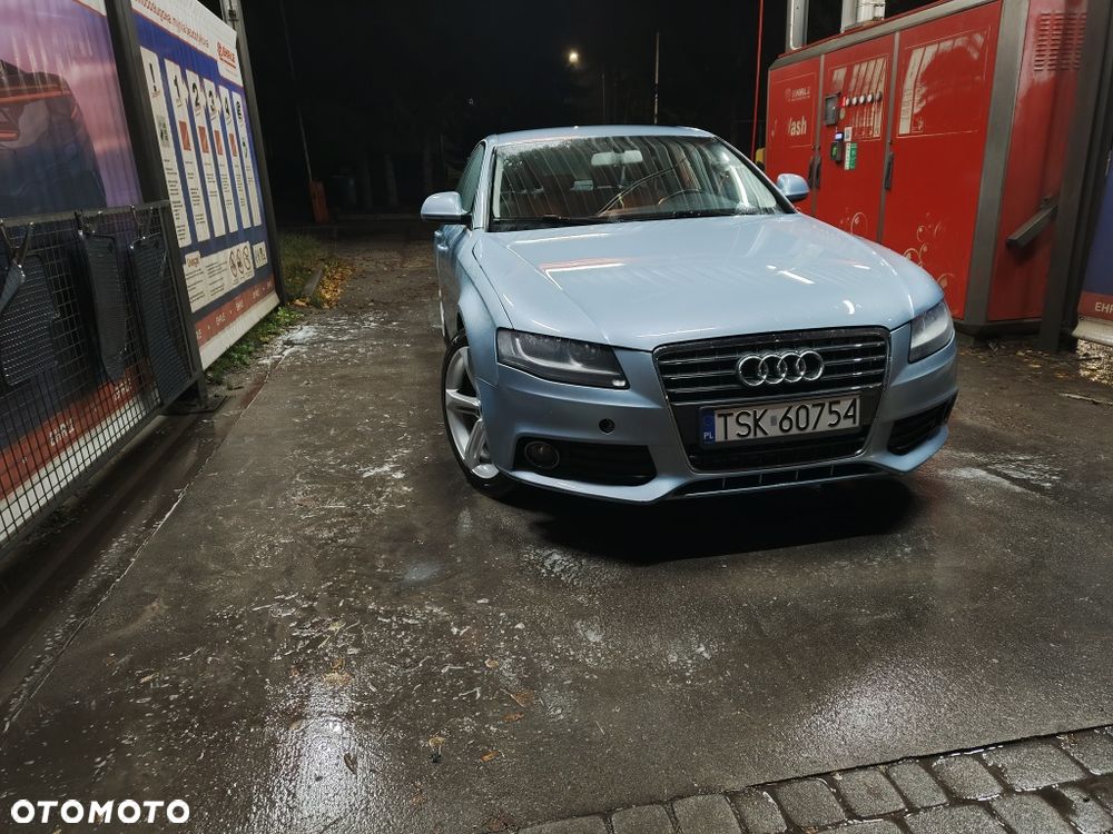 Audi A4 Limousine - 1