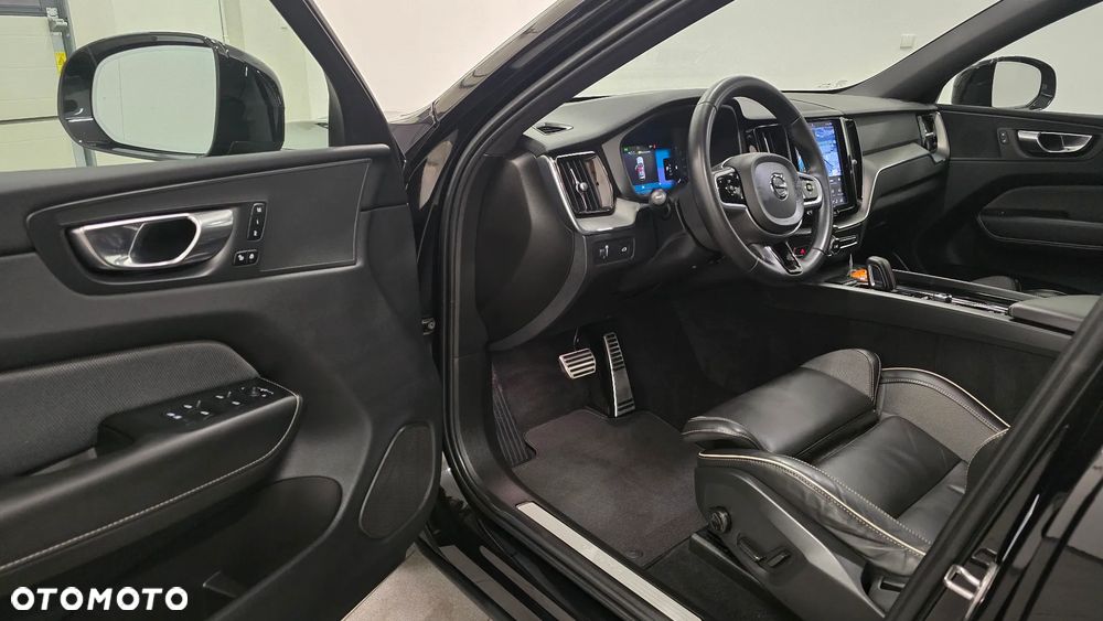 Volvo XC 60 B4 D Plus Dark - 5