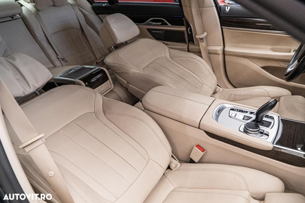 BMW Seria 7 740e iPerformance - 39