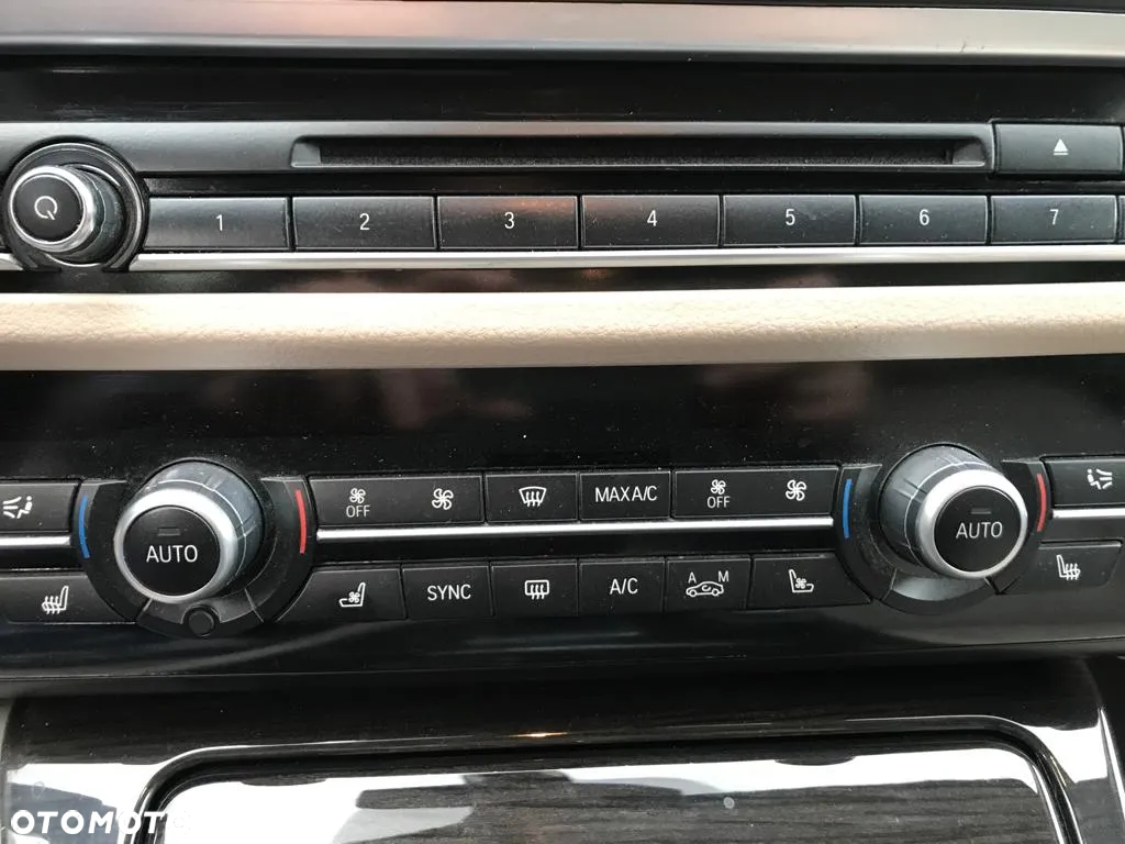BMW Seria 5 525d xDrive Touring Luxury Line - 12