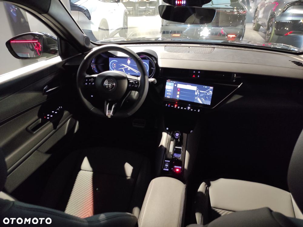 Alfa Romeo Junior 1.2 mHEV Ti eDCT - 16