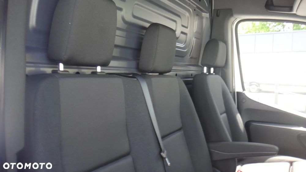 Mercedes-Benz Sprinter - 12