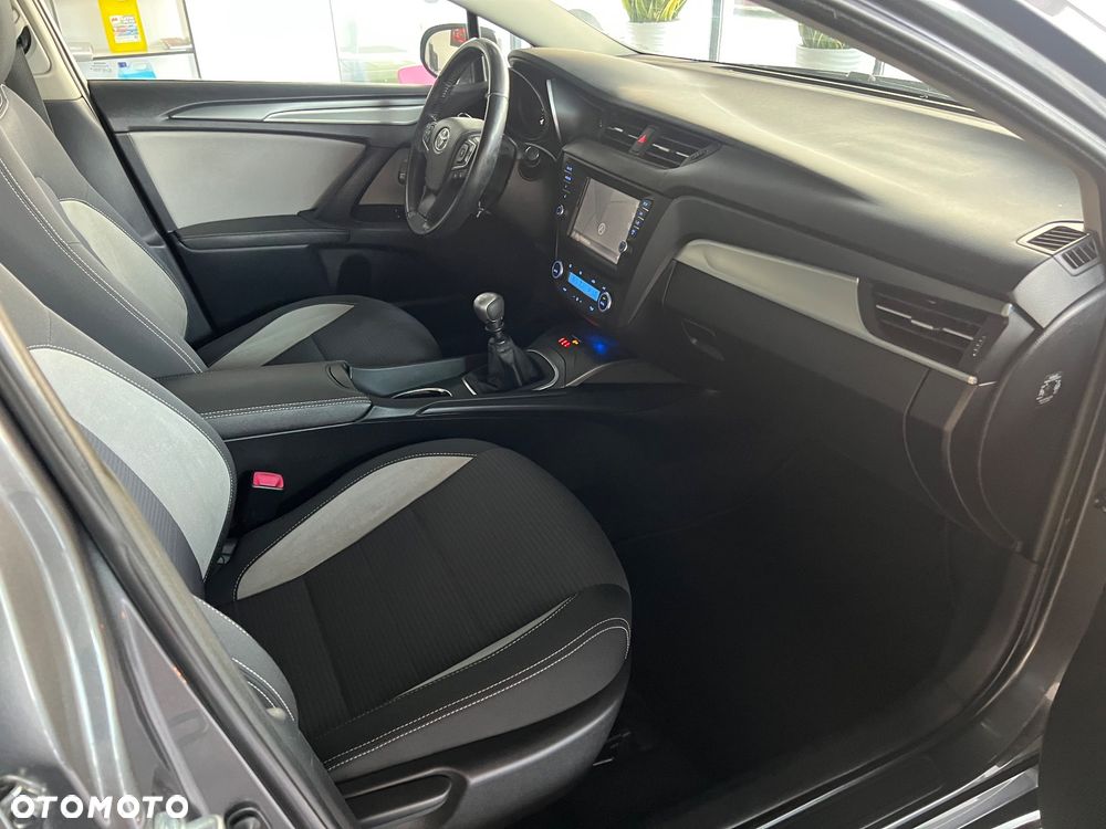 Toyota Avensis - 29
