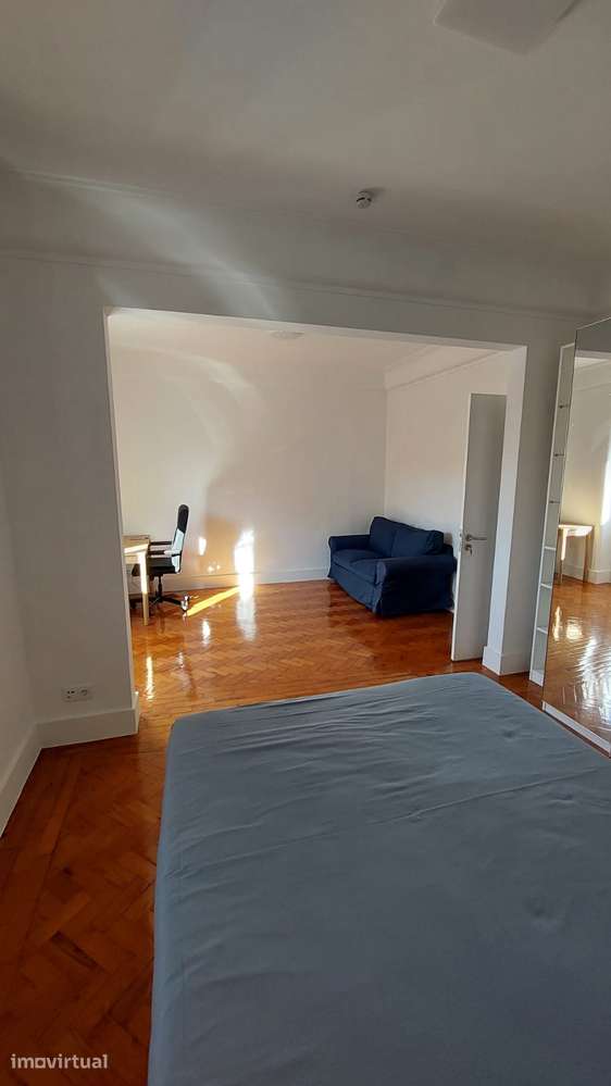 Enormous Bedroom with private living-room/office area - Grande imagem: 4/11