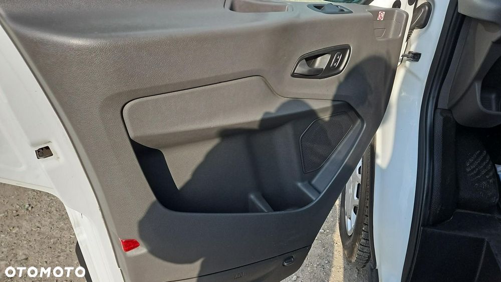 Ford Transit - 12