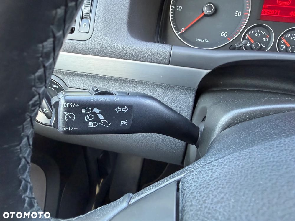 Volkswagen Touran 2.0 TDI DPF BlueMotion Technology DSG STYLE - 15