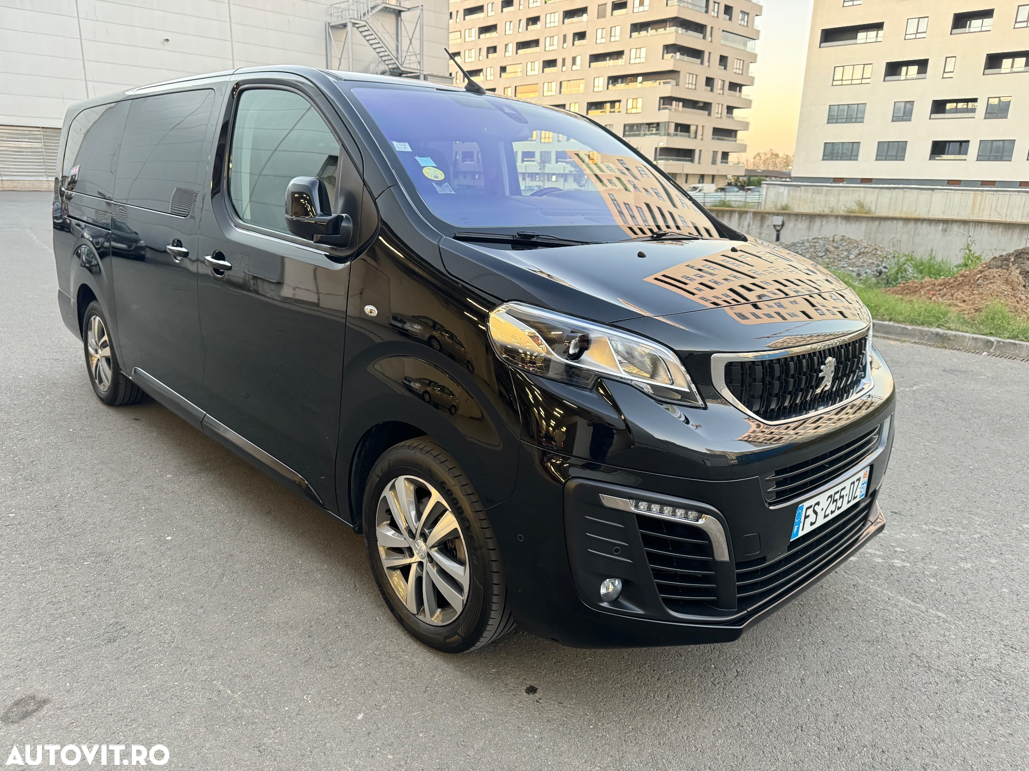 Peugeot Traveller L2 2.0 BlueHDi 180 S&S EAT8 Business VIP - 2