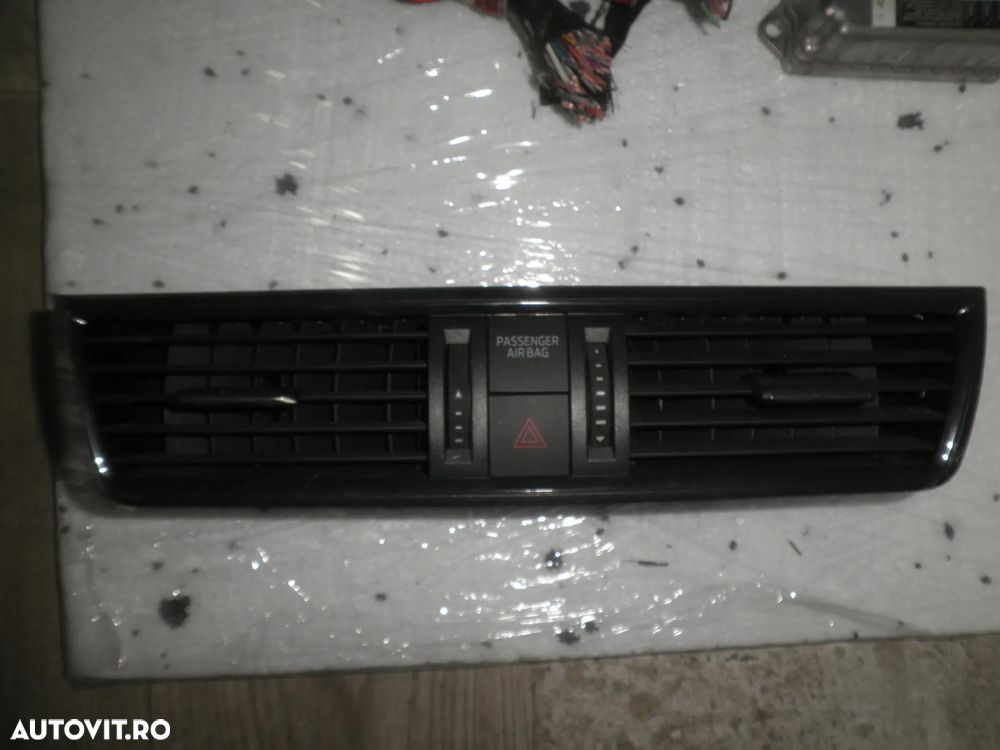Grila ventilatie centrala Skoda Rapid 5JA820951C