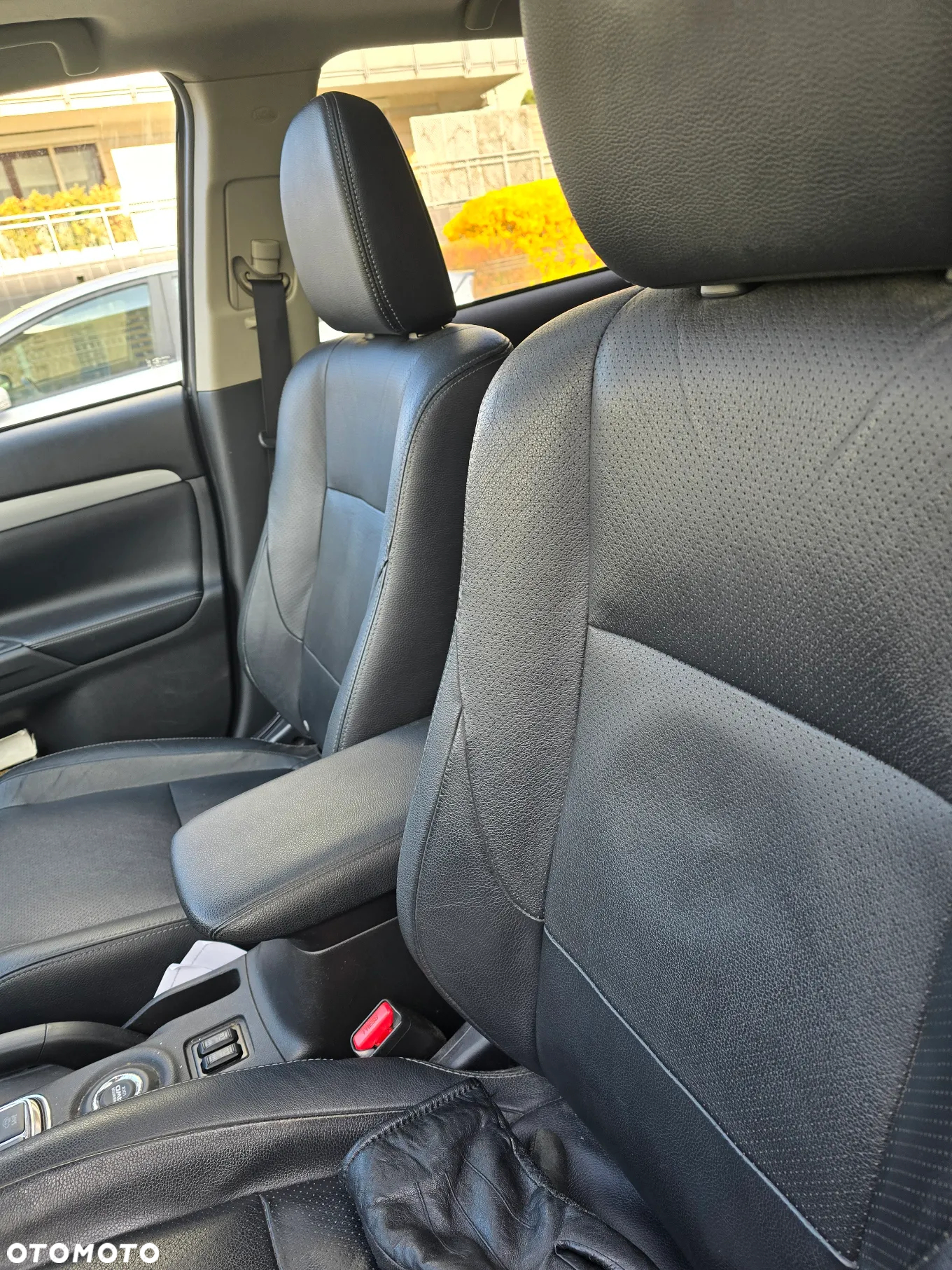 Mitsubishi Outlander 2.0 4WD Plug-In Hybrid Plus - 7