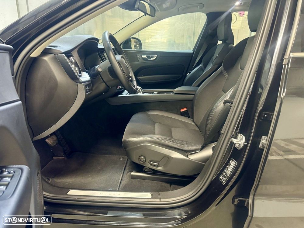 Volvo XC 60 2.0 T8 PHEV R-Design AWD - 26