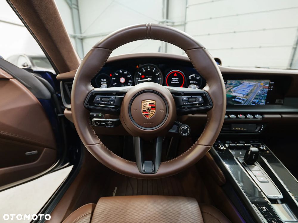 Porsche 911 Carrera 4 GTS - 22