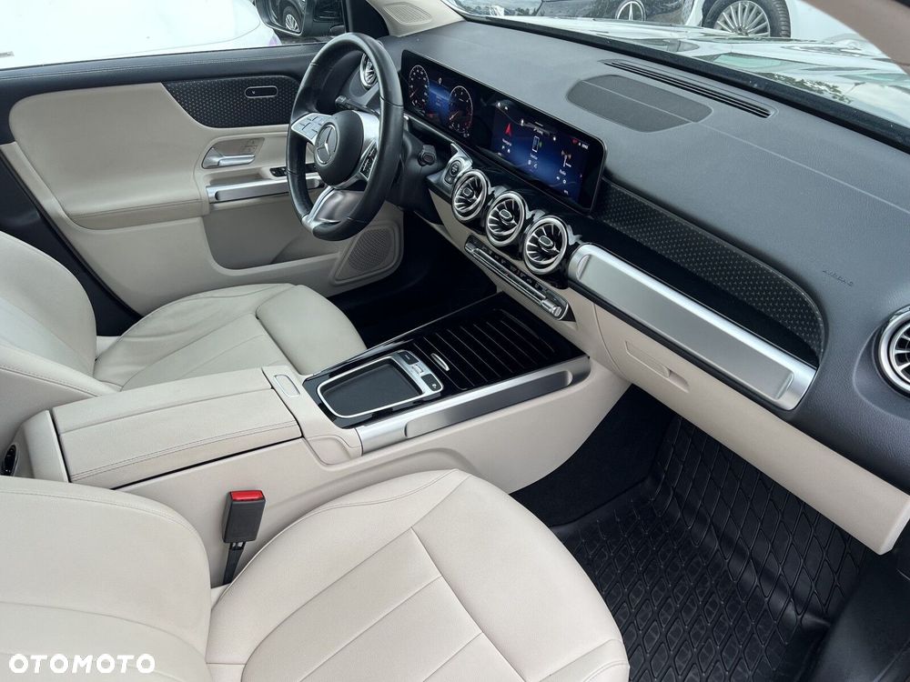 Mercedes-Benz GLB - 13