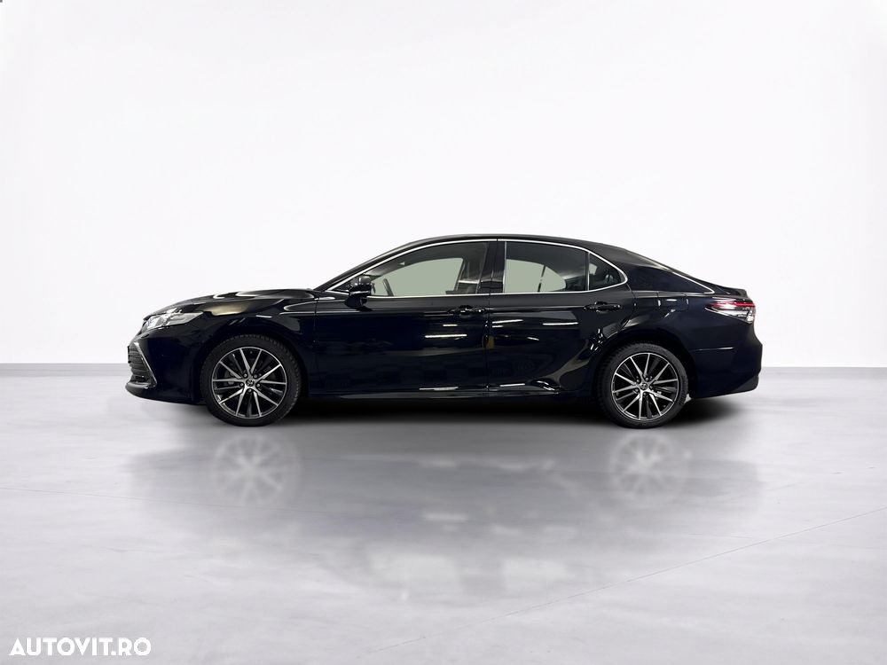 Toyota Camry - 3