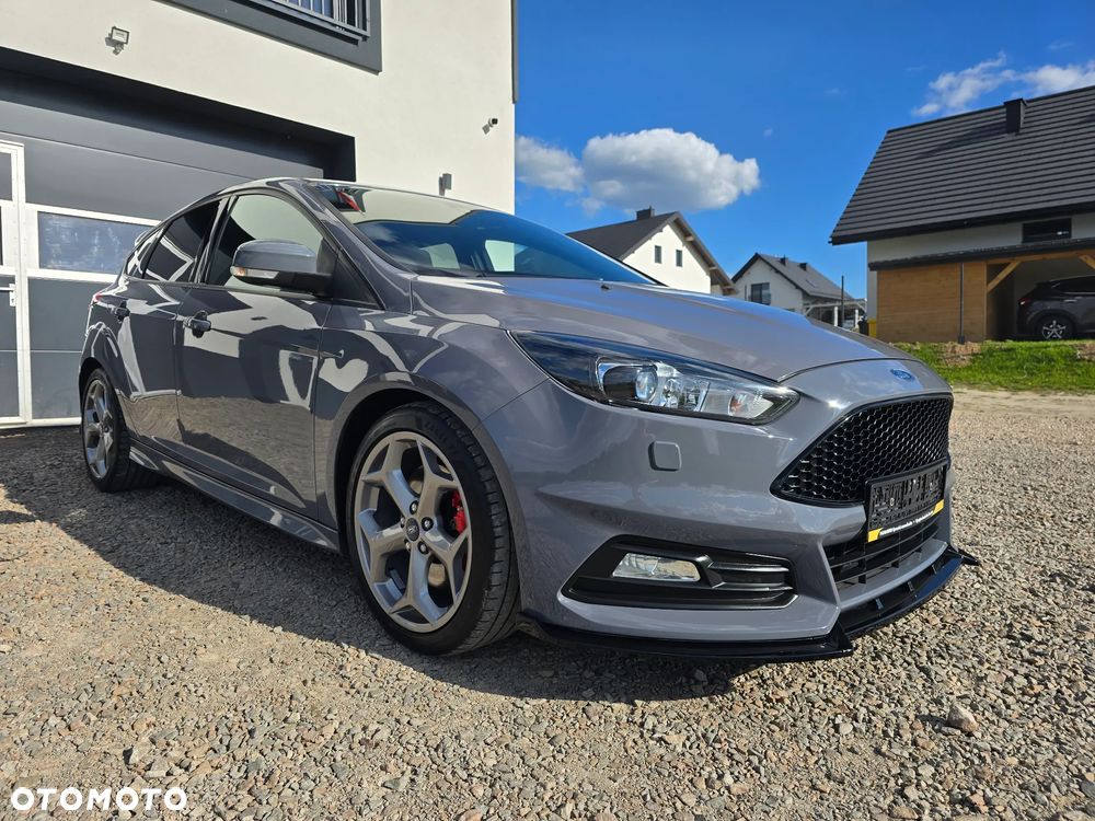 Ford Focus 2.0 EcoBoost ST mit Leder-Exclusiv-Paket - 11