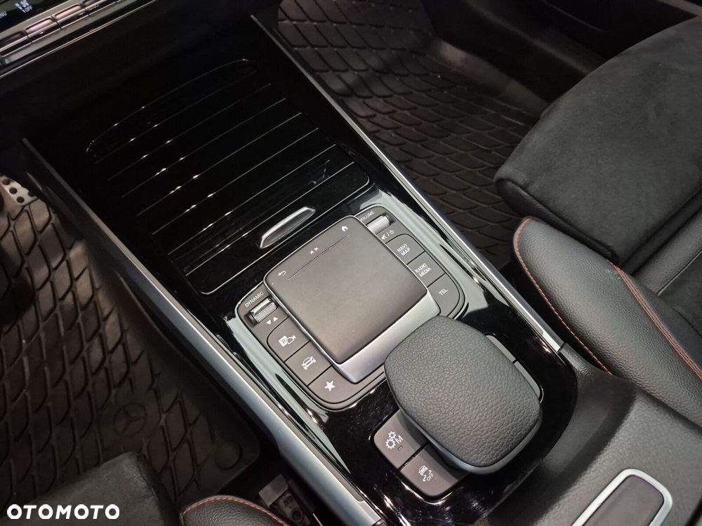 Mercedes-Benz GLB AMG 35 mHEV 4-Matic 8G-DCT - 16