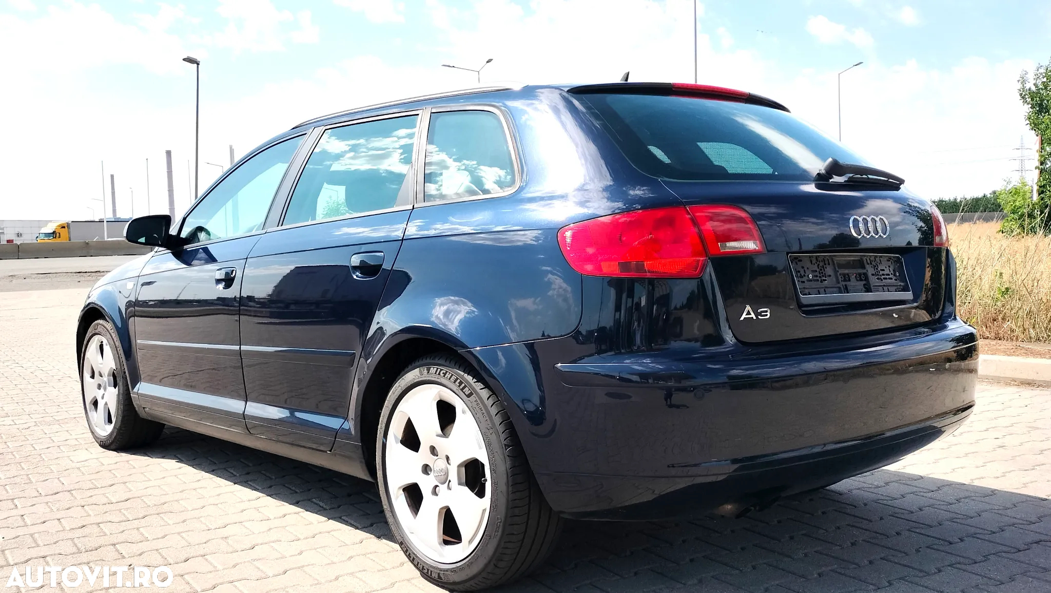 Audi A3 2.0 TDI Sportback DPF (DSG) S tronic Ambiente - 8