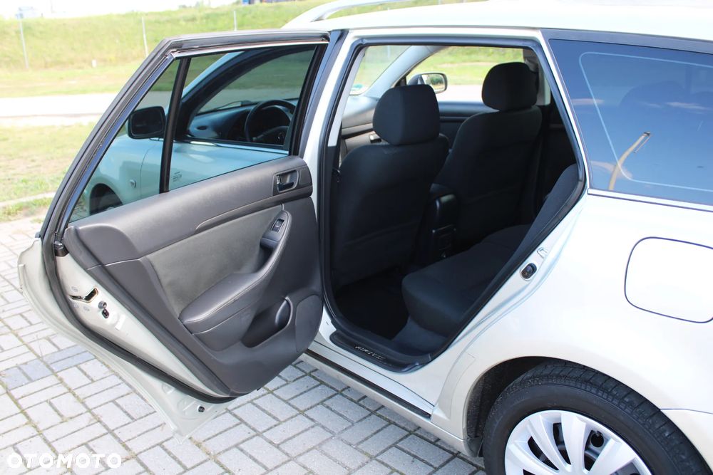 Toyota Avensis - 27