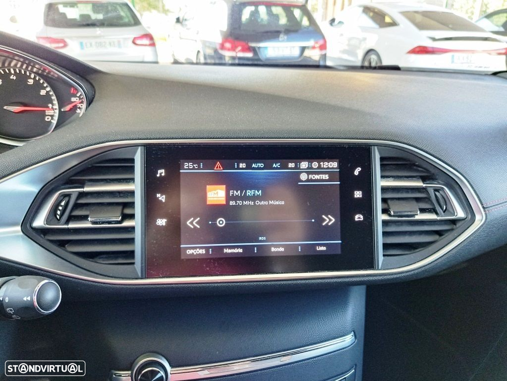 Peugeot 308 1.2 PureTech GT Line - 26