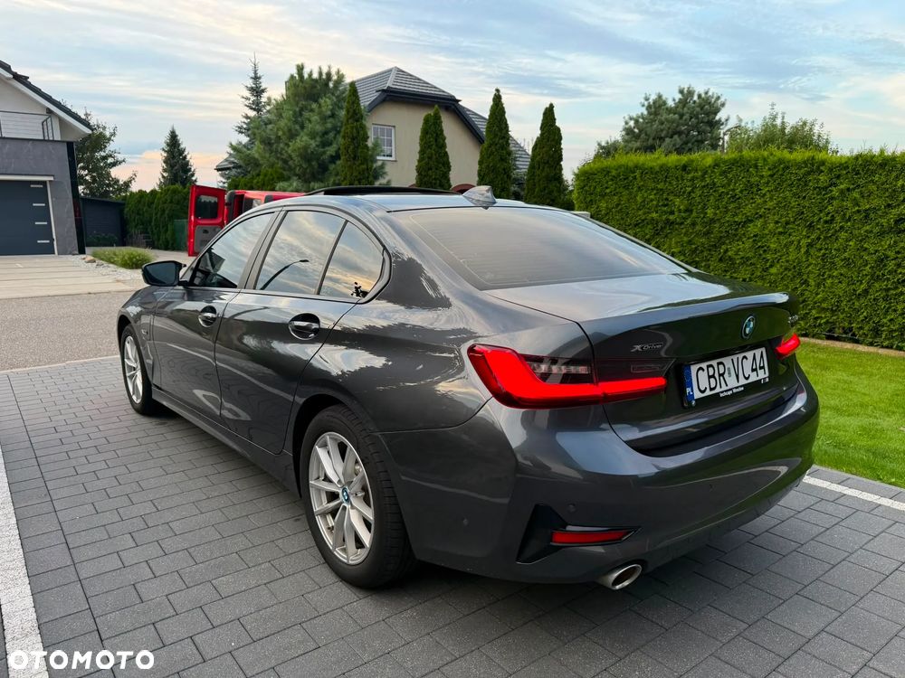 BMW Seria 3 330e xDrive - 3