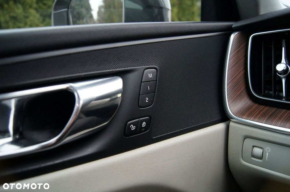 Volvo XC 60 T5 AWD Geartronic Momentum Pro - 27