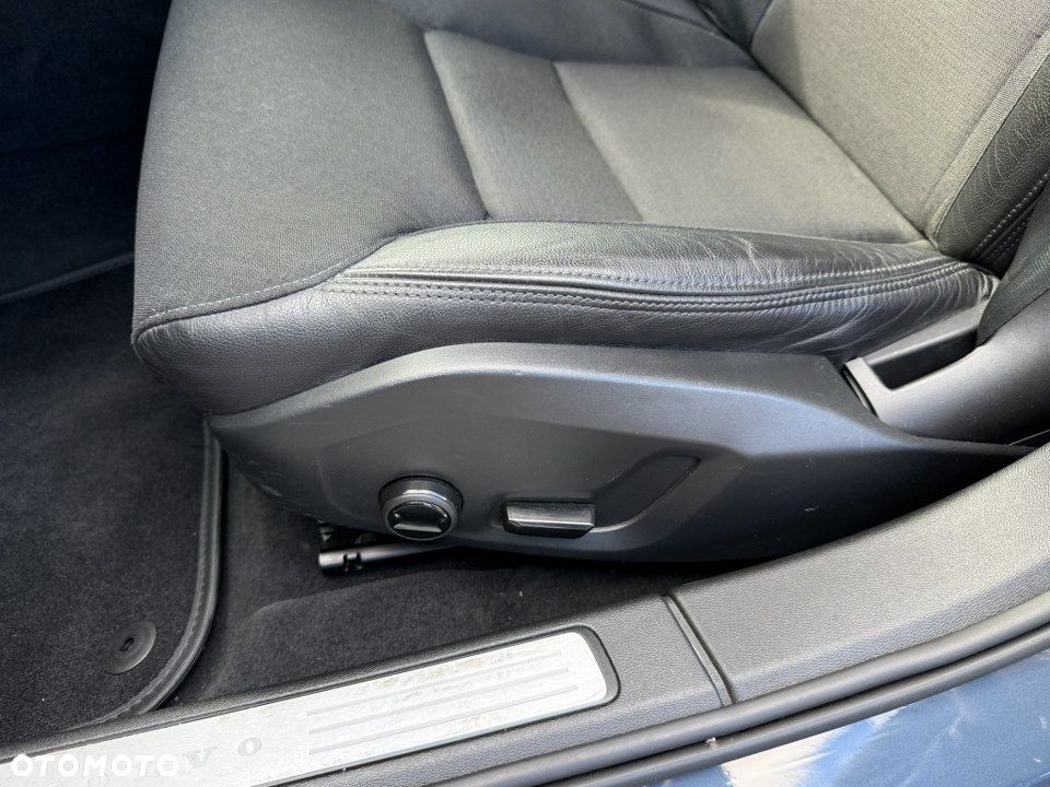 Volvo V60 D3 Momentum - 20