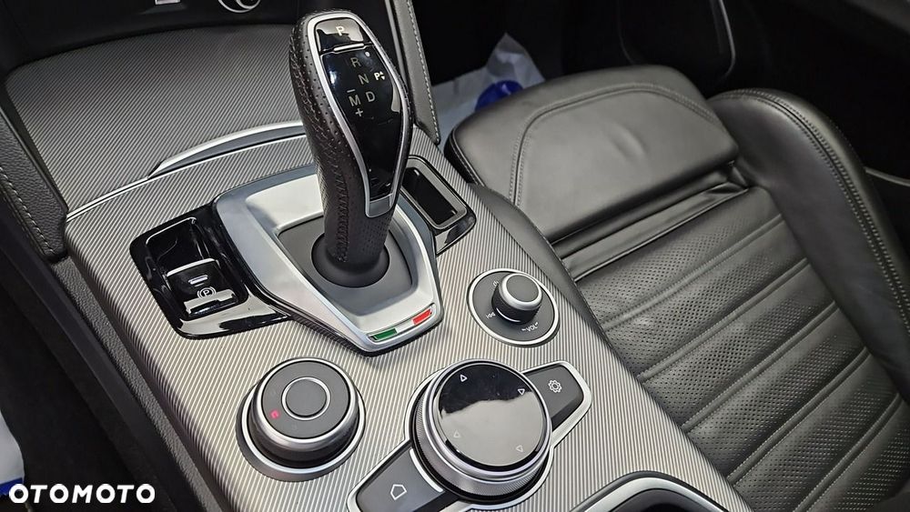 Alfa Romeo Stelvio 2.0 Turbo Veloce Q4 - 18
