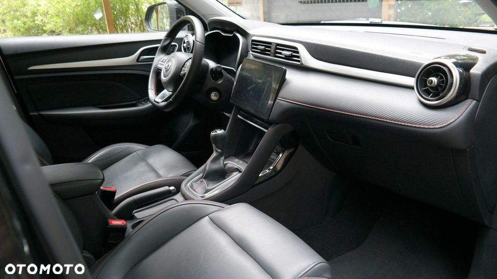 MG ZS - 33