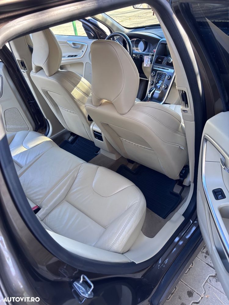 Volvo XC 60 D5 AWD Summum - 8