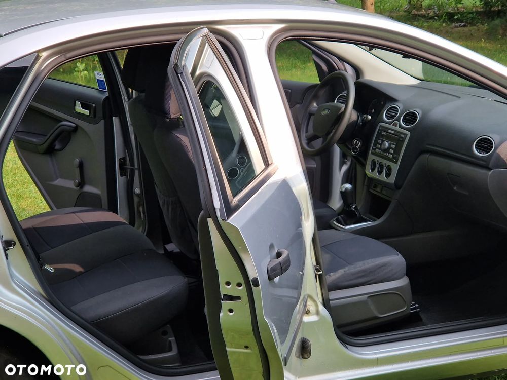 Ford Focus 1.6 Ambiente - 32
